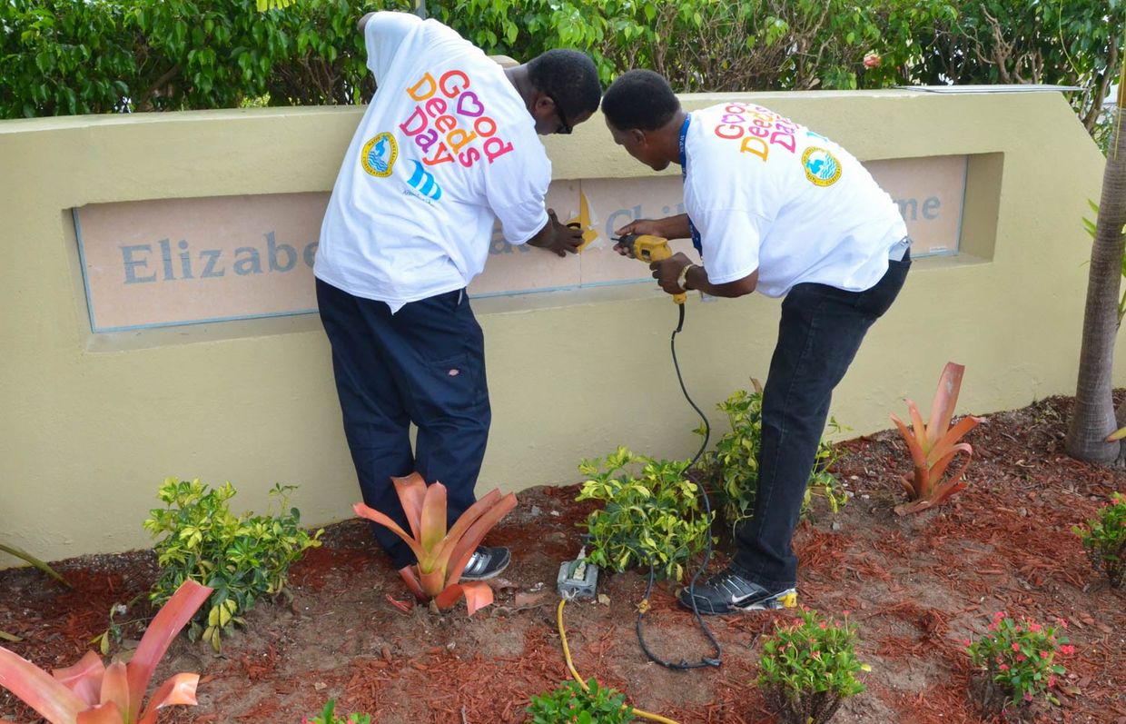 Volunteers renovate a children’s home in Nassau, Bahamas (Good Deeds Day) Volunteers renovate a children’s home in Nassau, Bahamas (Good Deeds Day)