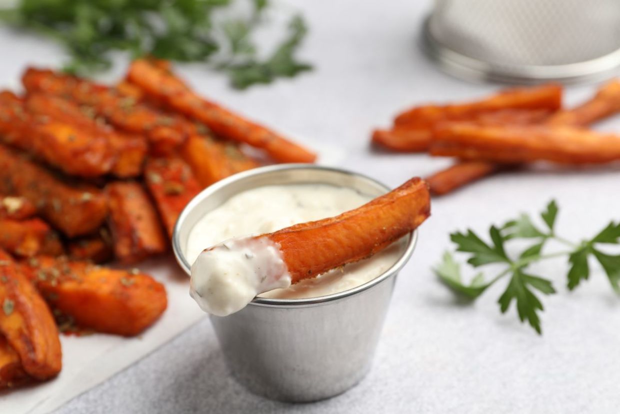 Sweet potato fries are a good source of fiber. Sweet potato fries are a good source of fiber.